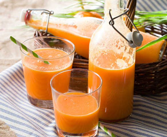 Zumo de naranja y zanahoria con jengibre Zumo de naranja y zanahoria con jengibre