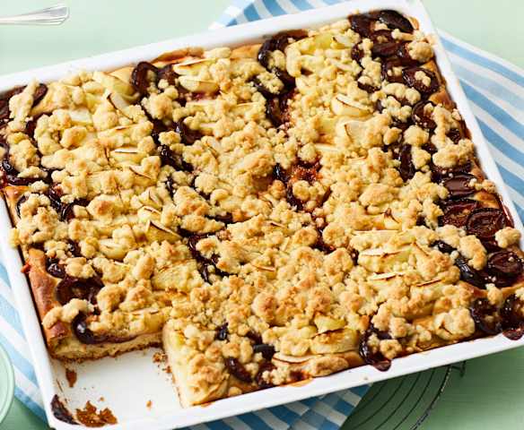 Zwetschgen-Apfel-Blechkuchen
