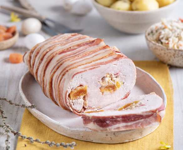 Turkey roulade with peaches and apricots