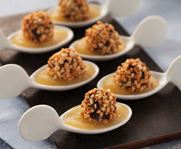 Bombones de morcilla con puré de manzana