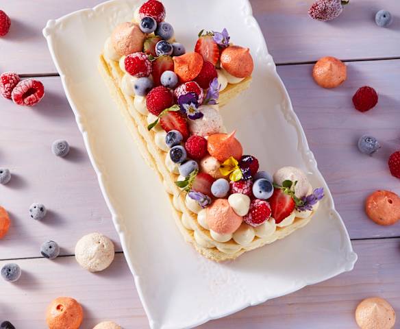 Pastel de celebración con letras o numeros