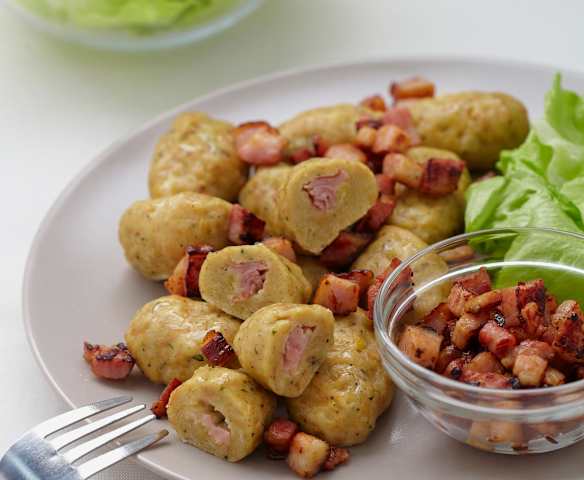 Knedlíčky se salámovou náplní