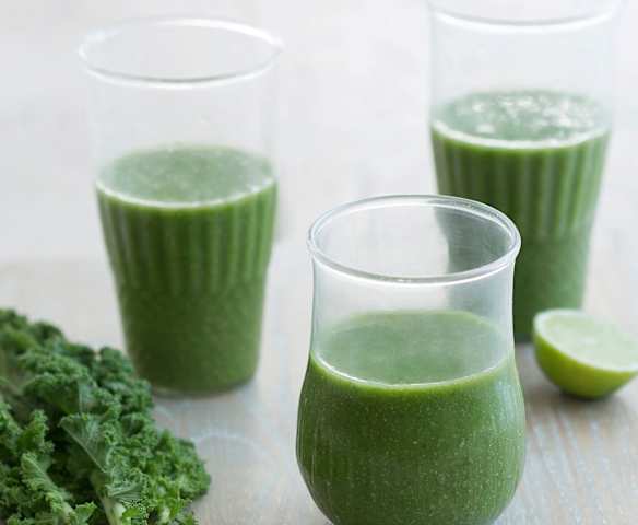Kale, chia, pear and orange smoothie Kale, chia, pear and orange smoothie