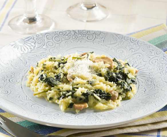 Arroz con puerro, apio, espinacas y champiñones