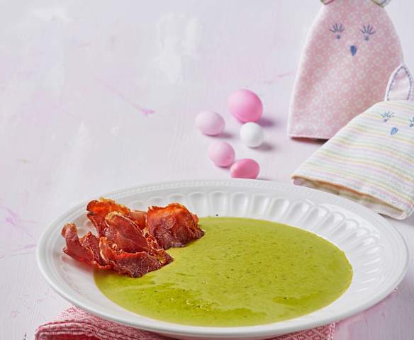 Crema di piselli con chips di prosciutto crudo Crema di piselli con chips di prosciutto crudo
