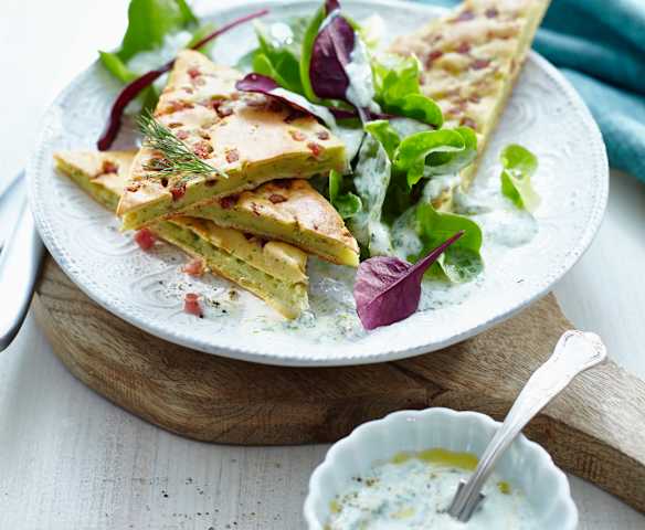 Speck-Pfannkuchen mit Salat