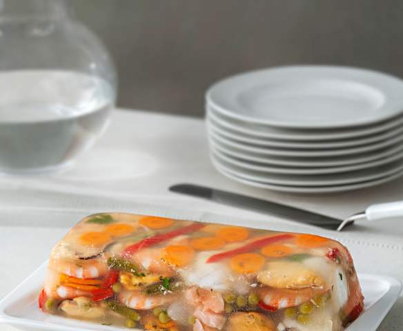 Áspic de rape, salmón y langostinos