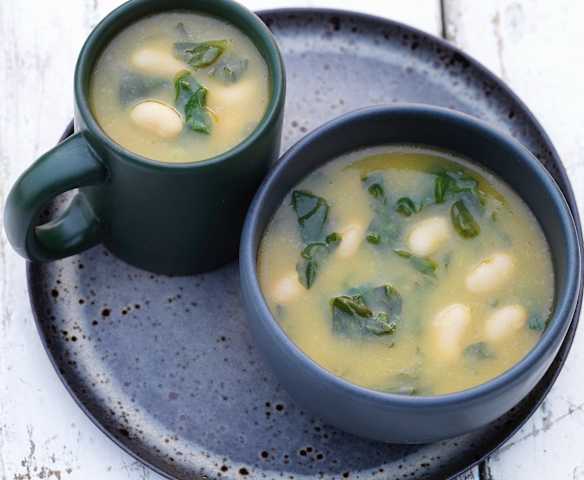 Sopa de nabiças e feijão branco Sopa de nabiças e feijão branco