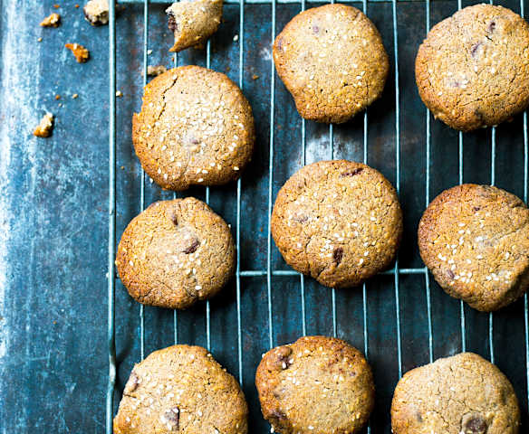 Sablés au sarrasin, sésame et chocolat