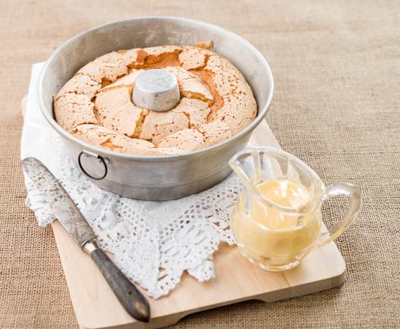 Pão-de-ló com ovos-moles pobres