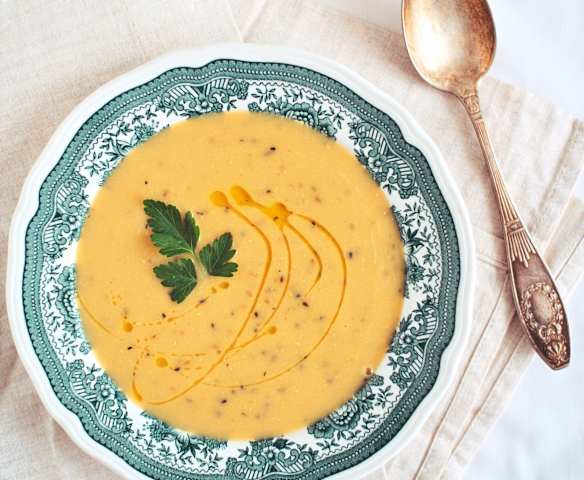 Rozgrzewająca zupa z czerwonej soczewicy