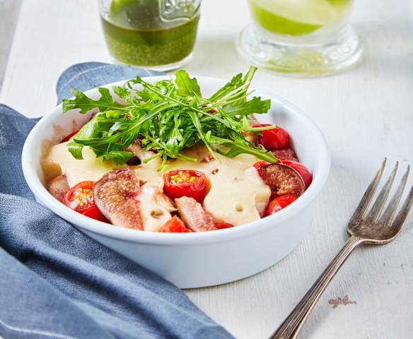 Mozarella con higos y aceite de albahaca