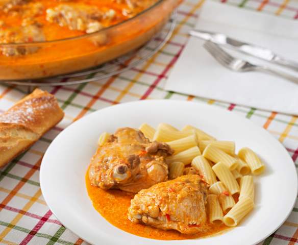 Pollo con pimentón y crème fraîche