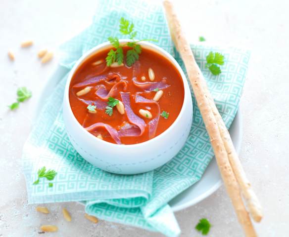 Soupe de tomate aux copeaux de jambon de Bayonne