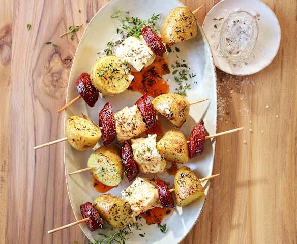 Kartoffel-Spieße mit Chorizo und Feta