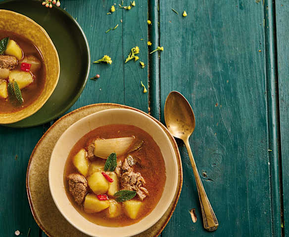 Caldo de borrego com hortelã Caldo de borrego com hortelã