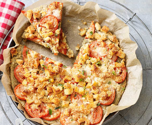 Focaccia serowa z pomidorami