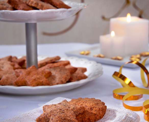 Frollini salati al formaggio, olive e pomodori secchi