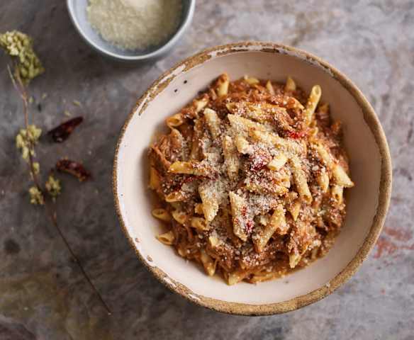 Carne guisada desfiada com massa