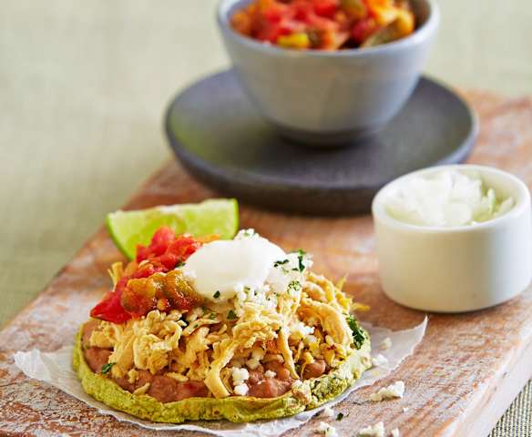 Sopecitos de nopal y pollo