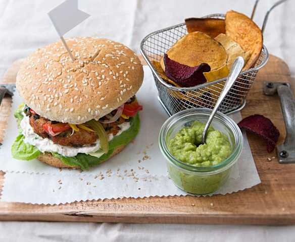 Burger de pavo con verduras encurtidas Burger de pavo con verduras encurtidas