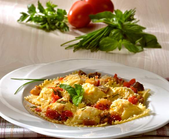 Ricotta-Ravioli mit Auberginensauce Ricotta-Ravioli mit Auberginensauce