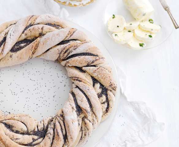 Argola de sementes de papoila com manteiga de limão