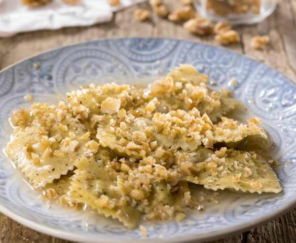 Tortelli di zucca e seitan con salsa di noci