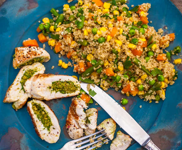 Krůtí roláda s olivami a zeleninová quinoa