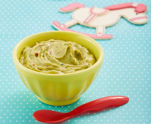 Papilla de aguacate, jitomate y cilantro