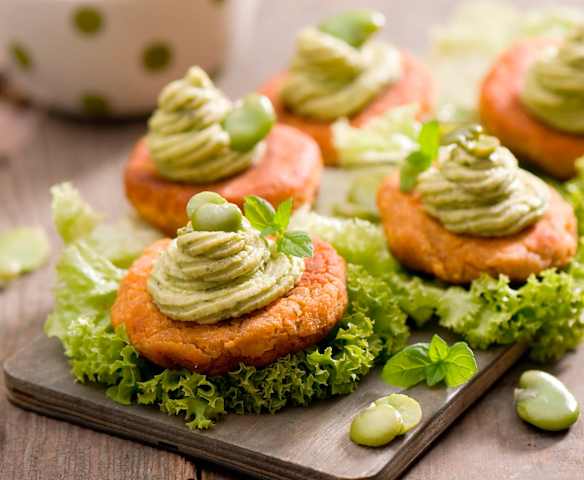 Burgery z soczewicy i purée z bobu