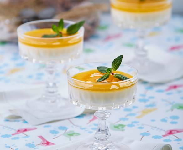 Pannacotta con salsa de mango