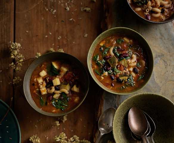 Sopa de feijão com legumes Sopa de feijão com legumes