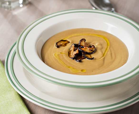 Crema de garbanzos con puerro y setas