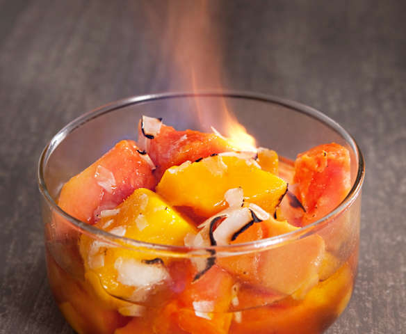 Macedonia templada de frutas tropicales