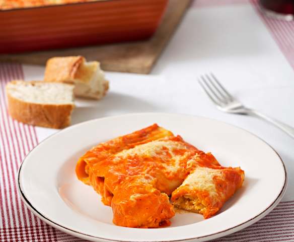 Canelones de pollo con salsa de piquillo