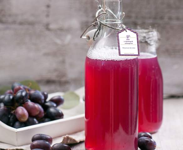 Sok z ciemnych winogron