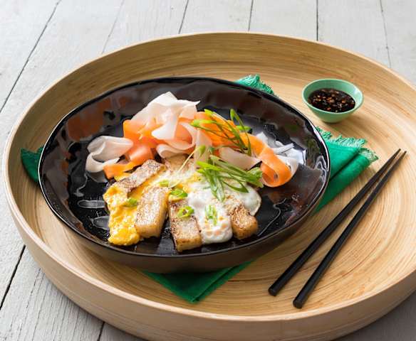 Bot chien (rice flour cake) with pickled vegetables