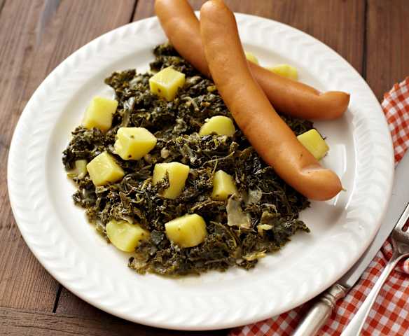 Grünkohleintopf mit Würstchen