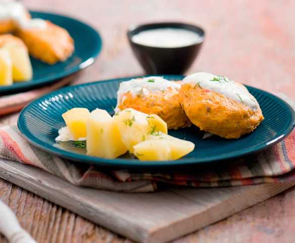 Kotlety warzywne z sosem koperkowym