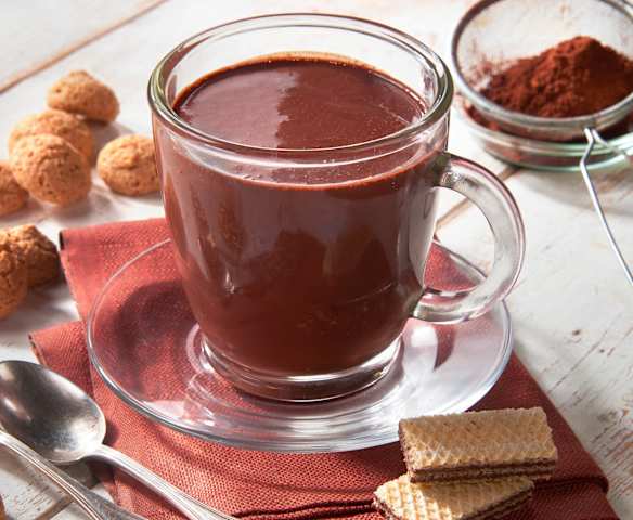 Gorąca czekolada z ciastkami amaretti