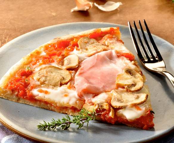 Pizza de jamón y champiñones