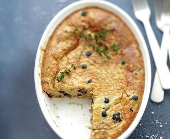 Clafoutis au thon, emmental et olives noires