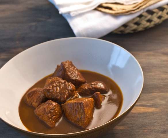 Pollo en chile mulato