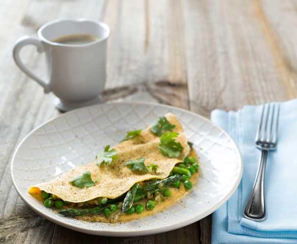 Asparagus and pea omelette