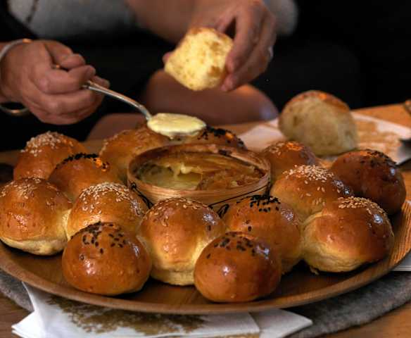 Mont d'Or et brioche