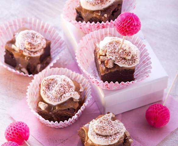 Buttermilch-Brownies mit Haselnuss-Karamell-Creme