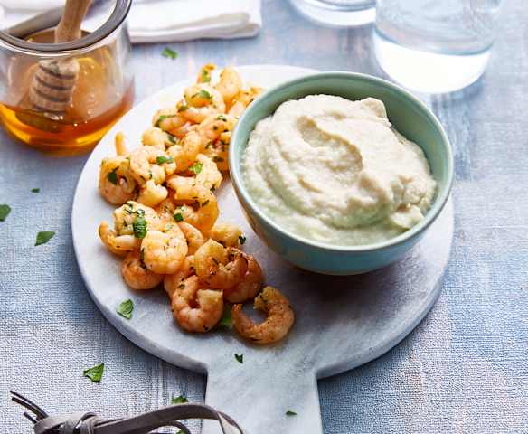 Crevettes sautées à l’ail et persil – mousseline de topinambours au miel