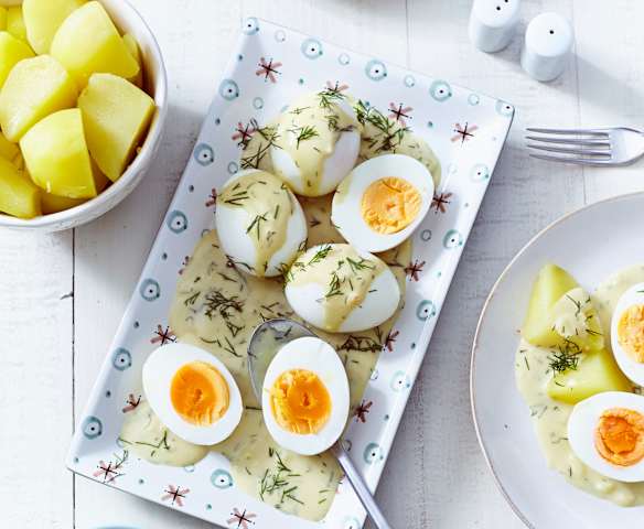 Senfeier mit Kartoffeln