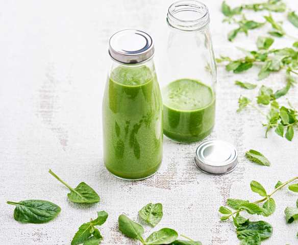 Sumo de abacaxi e espinafres